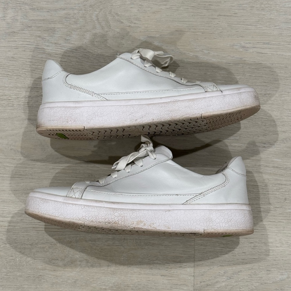 Kizik Vegas White Low-Top Sneakers
